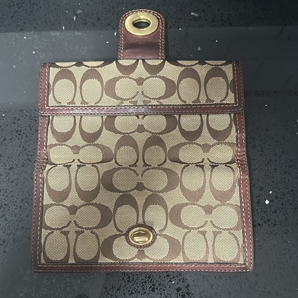 Authetic COACH Long Brown Monogram CC wallet with purple leather interior - Picture 4 of 8